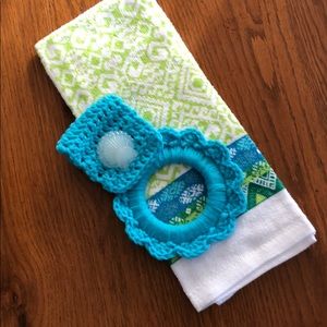 Kitchen towel hanger and 1 cotton towel